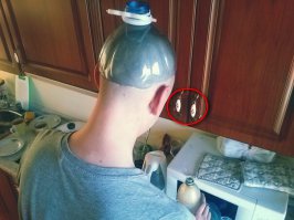 У этого курильщика даже ручки смеются