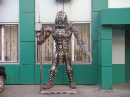 Во Владивостоке Стоит Чужей и Хишник!