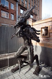 Во Владивостоке Стоит Чужей и Хишник!