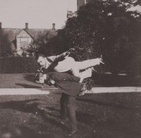 События 1890 года:
02 Января 1890 года. Английский пассажирский пароход разбивается на скалах острова Корсика. Погибает 130 человек.
17 Февраля 1890 года. Английский пассажирский пароход "Duberg" погибает на мели в Китайском море. Число жертв превышает 400 человек.
01 Марта 1890 года. Английский пароход "Quetta" погиб на рифе Йорк у побережья Австралии. Число жертв составило 124 человека.
15 Июля 1890 года. A Charlois обнаружил астероид #294 Felicia.
05 Августа 1890 года. Британия и Франция пришли к согласию по разделу африканской колонизации.
....
А что делают в России цари и верховные руководители(в СССР). Неееет. Эту страну не победить!:)