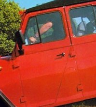 Тут водила себе походу шею сломал и голова уже на плече лежит))