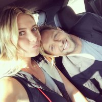 -Он сзади, да??