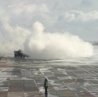 Там за пару часов столько снега может намести, что ваши гламурные реагенты просто не справятся. Крайний север вам не шутки, блеа..)))
З.Ы. 1,5 года назад летал туда. Автор прав, лучшее время - лето - начало сентября. Спасибо за пост, прекрасная профессия!