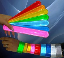 Ну и просто мои 5 копеек для пешеходов. Ну вот казалось бы, копеечная вещь, но в нужный момент может спасти вашу жизнь!
Не стоит думать,что у всех зрение как у кошек....