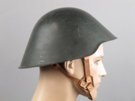 вот шлем армии гдр, по ходу он был прототипом. кстати сам шлем имел маркировку м45 и был разработан еще в нацистской Германии