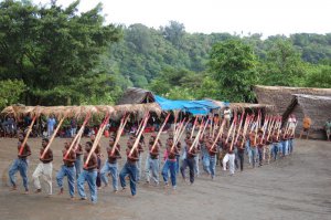 А зачем они бреют череп? - Дикари-с...