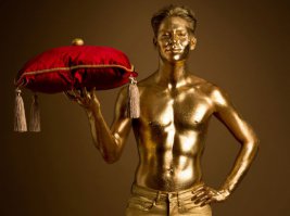 Вы просто излучаете обаяние, успех, триумф и шарм. Часть людей считает вас крайне расслабленным и аморфным, хотя вы очень сострадательный и любящий человек. Вы словно магнит, который привлекает других людей. Всегда выглядите неотразимо, даже если в душе свирепствует ураган эмоций. Настоящая звезда!