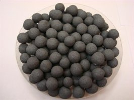 Заплюсавал бы до бесконечности, если бы можно было.Мы и резьбу нарезали на рукаятках, а что бы рогатину хорошую найти по лесу не один день бродили,а какие баталии у нас происходили. Две команды, заброшенный летний кинотеатр. у всех запасы окатышей (агломерат),которые собирались ВМЕСТЕ на железной дороге.После этого война, у одной команды штаб в кинобудке у других в зрительном зале.Сейчас конечно понимаю какие МЫ БЫЛИ ДУРНЫМИ, два парня остались без одного глаза. Хотя было табу, стрельбы по лицу.На улице +30,все поголовно в телогрейках и ватных штанах. Потому что если такой снаряд попадает в пацана который одет в школьную советскую форму синяк остаётся как от резиновой пули. Выпущеной толи АК, а может другое какое то оружее которым охранялись стрельбища, дружбан наш был весь в синяках. Как будто на его ноги,жопу и поясницу поставили банки и забыли снять, это после посещения стрельбища.
И СЕЙЧАС ЗАДУМЫВАЮСЬ КАК МЫ ВЫЖИЛИ?