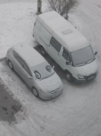 проснулся утром, смотрю в окно...моя мне улыбается))
