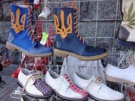 ништяк... я к ним сегодня ещё и ботинки видела...долбо*б стайл называется