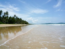 Там же народу до хрена... Вот что может быть лучше этого? Long Beach на острове Палаван, Филиппины. 7+ км белого песка и прозрачной воды, всего три отеля и практически никого.