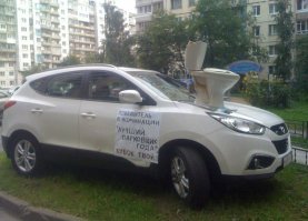 В Калуге мужчина изрубил топором «Range Rover» соседа 