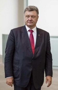 тонкий намёк, будете народ обвешивать пулю в лоб получите! все правильно, хороший руководитель жесткий руководитель!!! 

 Это вам не Просенко вечно с бодуна и в мятом костюме!
