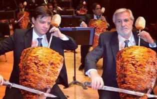 Когда твоя работа - раз в год ударить молотком 