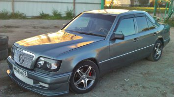 А мне такие нравятся. Жаль таких больше не выпускают... Девяностые годы - это как эпоха отличных автомобилей.