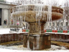 Когда забыли фонтан на ночь выключить.