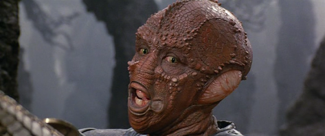 Уж ни его ли эта книжечка на цепочке?