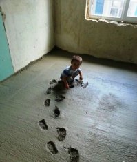 А почему у тебя деточка, такие большие отпечатки ступней? Это папочка проказник....