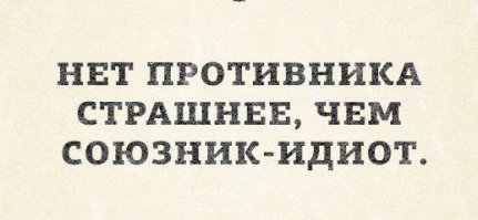 Брат пародирует фотографии своей сестры-двойняшки