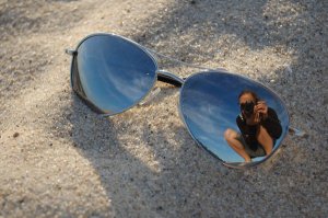 Праздник в отражении: уникальные свадебные снимки фотографа-самоучки 