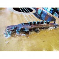 Чего только не делали раньше когда подставка от натяжения струн отрывалась.