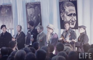 Агитбригада Театра на Таганке?
Золотухин и Высоцкий detected