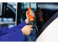 Я там ниже писал уже....
ебать все умные...
youtube/watch?v=Y8rExeiQdXs


Только все нормальные люди почему то стекла не бьют и резиночки у них со всех мест нормально срезаются.