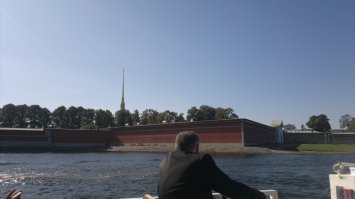 Особо отчаявшиеся загорали, а в августе были ливни....но от этого Питер не менее прекрасен!