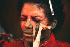 Свою новую кожу Майкл Джексон купил в "Мире кожи и меха в Сокольниках"