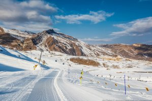 Автор, если писать про горнолыжные курорты СНГ, то про все, наверное... 

Шахдаг - новый горнолыжный курорт в Азербайджане!