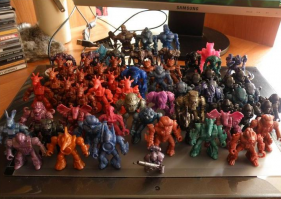 наверное он очень любит жирафов. аж 13