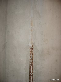 Они потом ржавеют!!! И пинда обоям, наклеенным на них!