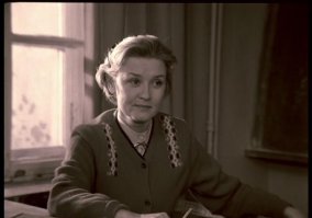 "Завтра была война". Понятно, что поведение учительницы было вынужденным, но при просмотре жуткое омерзение вызывала.