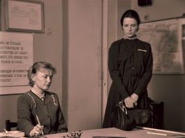 "Завтра была война". Понятно, что поведение учительницы было вынужденным, но при просмотре жуткое омерзение вызывала.