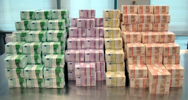 Безработный художник построил дом из денег
