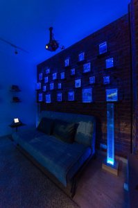 А теперь покажите нам реальные фотки, с реальным пространством помещения. А то меня смущают метаморфозы с ИКЕЕВСКИМ диваном который по факту имеет ширину 120 см.