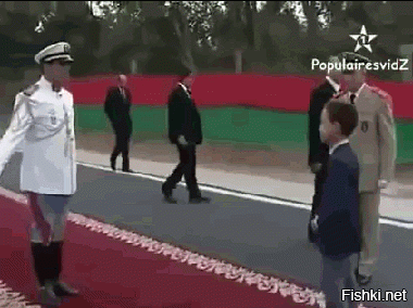 Мулай Хассан, наследный принц Марокко, ненавидит, когда пытаются поцеловать его руку.