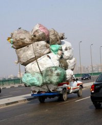 Это точно в Африке, а не в Москве на МКАДе, у Реутова? Уж очень дома знакомые. :)