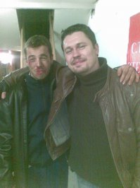 А ведь я тоже в прошлом бандит, продюссер, бомж, солдат...
Только в кино)