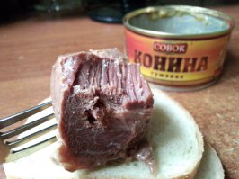 есть нормальная тушёнка, у меня даже кошка за обе щёки хомячит, "Совок" называется