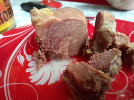 есть нормальная тушёнка, у меня даже кошка за обе щёки хомячит, "Совок" называется