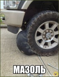 У фуры лопнуло колесо 