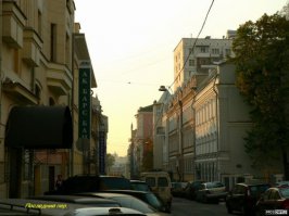 В Москве есть еще Последний переулок, между Трубной улицей и Сретенкой. Бывший Мясной переулок (по располагавшимся здесь мясным лавкам). Переименован 7 июня 1922 года, когда было восстановлено название, существовавшее в XVIII веке, тогда действительно переулок был последним от центра города по нечётной стороне Сретенки.