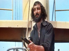 Нельзя обойти вниманием главного "мертвого злодея" отечественного кино - Владимира Епископосяна. 
Роль маленькая, но, колоритная.