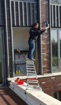 -напарник! придержи стремянку?
-та ну нах! лучше пофоткаю!