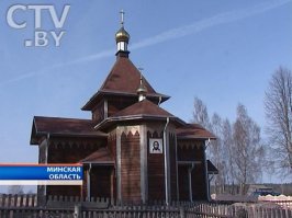 Он продал квартиру в Минске,и построил Храм в деревне.
Михаил Соболь – вовсе не религиозный фанатик. Просто любит свою малую родину и хочет здесь, как говорит сам, «восстановить духовность». В 50-е годы в деревне Горно была старая церковь, но атеисты разрушили ее до основания. Михаил решил заново отстроить храм, для чего отдал большую часть средств, которые выручил от продажи собственной квартиры в Минске. К строительству храма подключились и жители деревни. Каждый внес свою посильную лепту - приносил пожертвования, занимался подсобными работами.
(Он построил этот Храм в честь погибшей его дочери.)