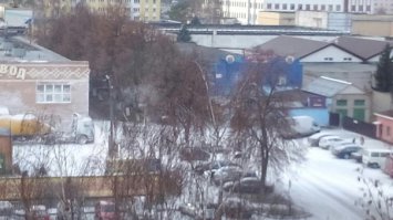 Если нет снега, то хоть так.
Беларусь, г.Солигорск, авария на хлебозаводе при разгрузке машины с мукой.