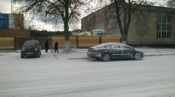 Если нет снега, то хоть так.
Беларусь, г.Солигорск, авария на хлебозаводе при разгрузке машины с мукой.