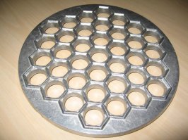 Все что нужно в кризис - это мясо, тесто и форма! Далее удивление из-за соображения!