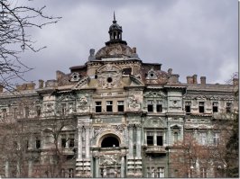 Угробленный Тарпаном дом Руссова - один из самых красивых домов....